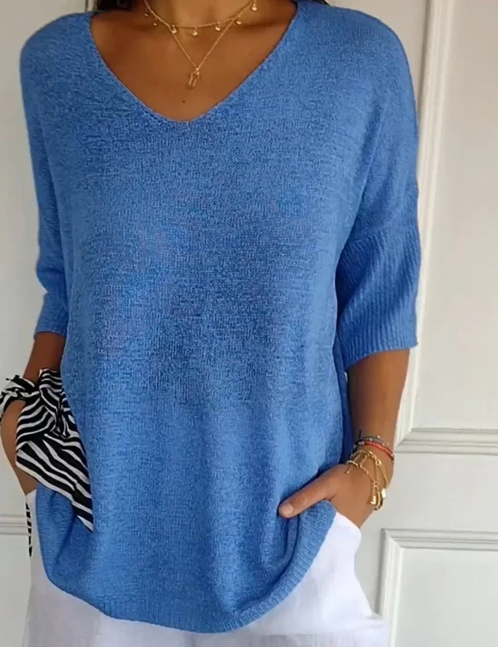 BLUSA LIGERA CON ESCOTE DE V