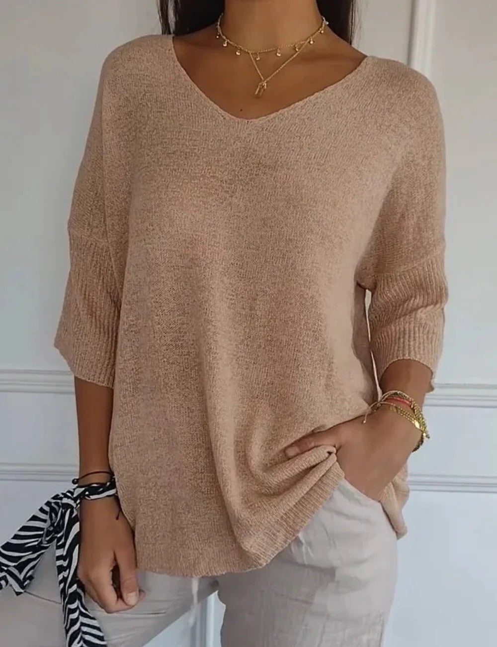 BLUSA LIGERA CON ESCOTE DE V