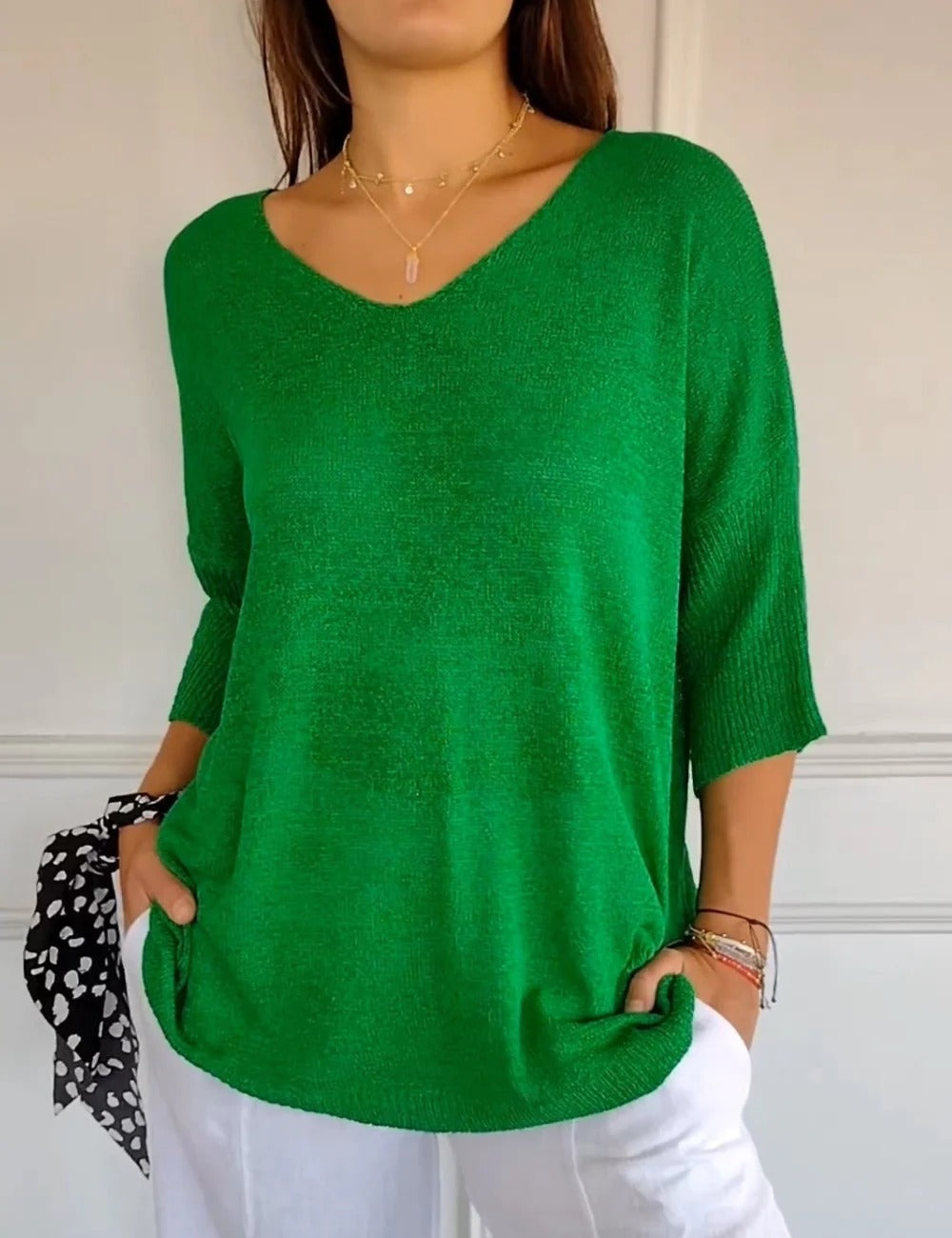 BLUSA LIGERA CON ESCOTE DE V