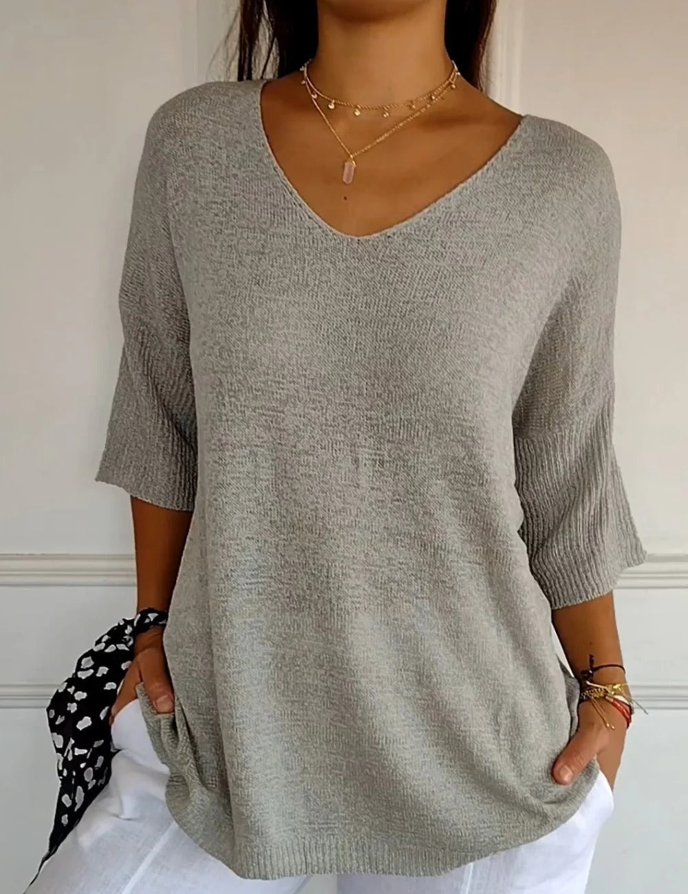 BLUSA LIGERA CON ESCOTE DE V